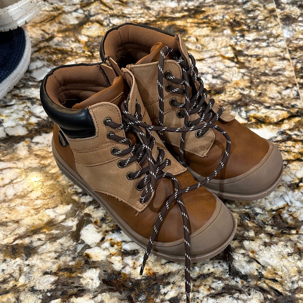 Sonoma Tan and Black Lace-Up Boots